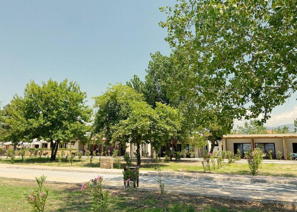 Mareleon Camping Ofrinion Exterior photo