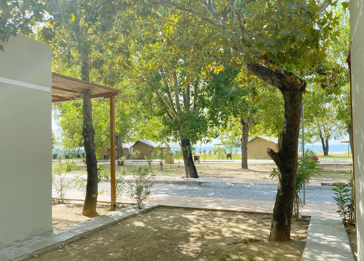 Mareleon Camping Ofrinion Exterior photo