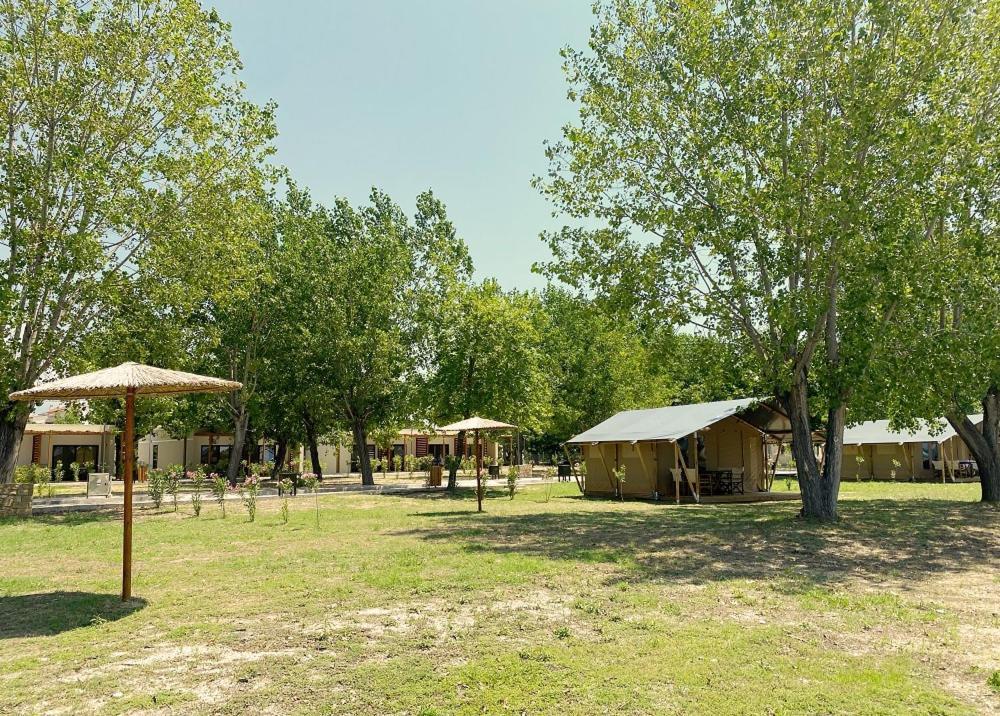 Mareleon Camping Ofrinion Exterior photo