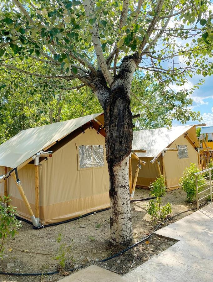 Mareleon Camping Ofrinion Exterior photo